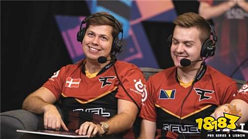 并伴随他色 并伴随他色